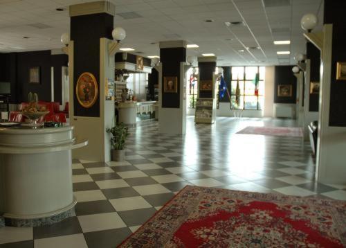 Hotel Cavallino Faenza Bagian luar foto