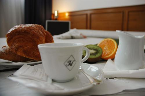 Hotel Cavallino Faenza Bagian luar foto