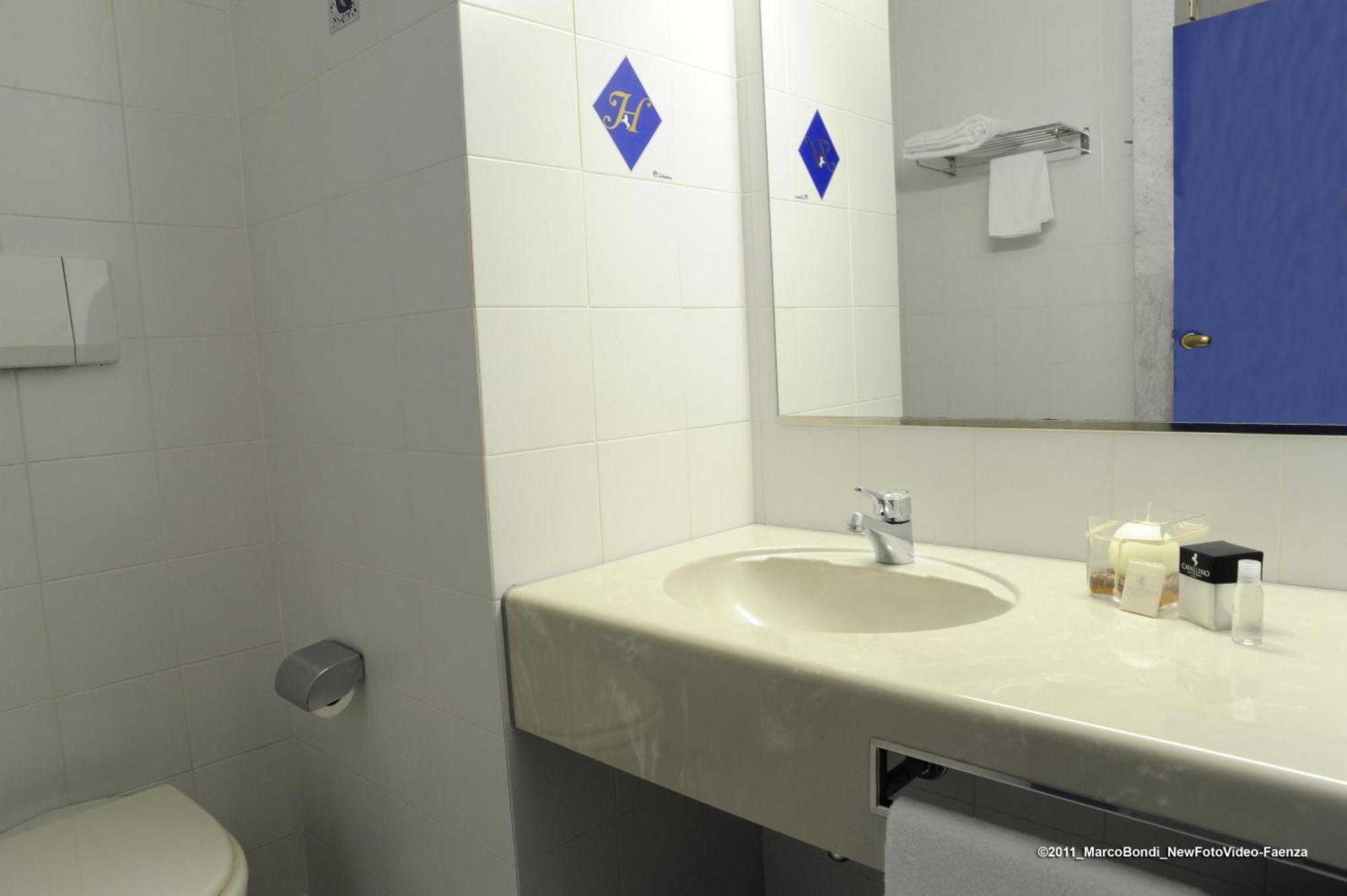 Hotel Cavallino Faenza Bagian luar foto