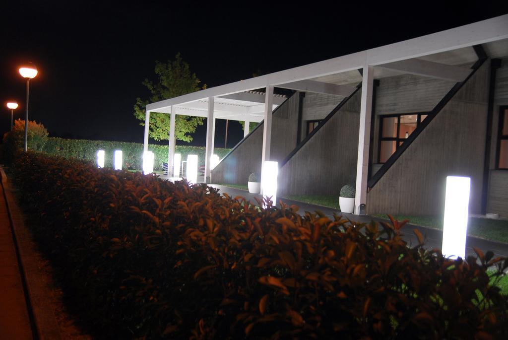 Hotel Cavallino Faenza Bagian luar foto